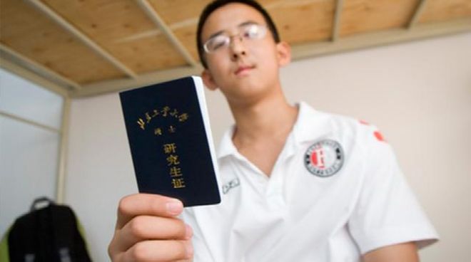 染红后微笑离场！前国脚怒批韦世豪：不顾集体利益 惯犯 永远改不了